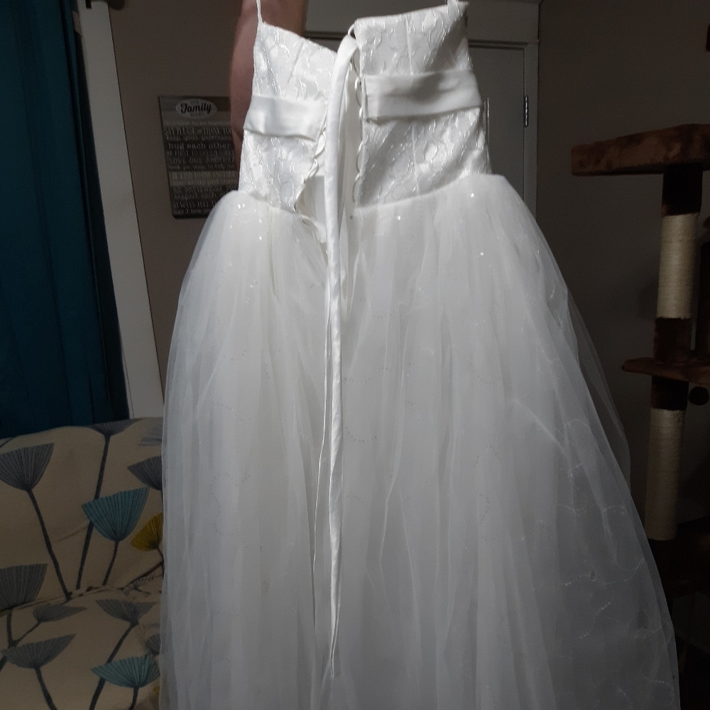 Size 10 wedding dress - Picture 3 of 3